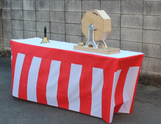 テトロンポンジ紅白テーブルカバー設置例